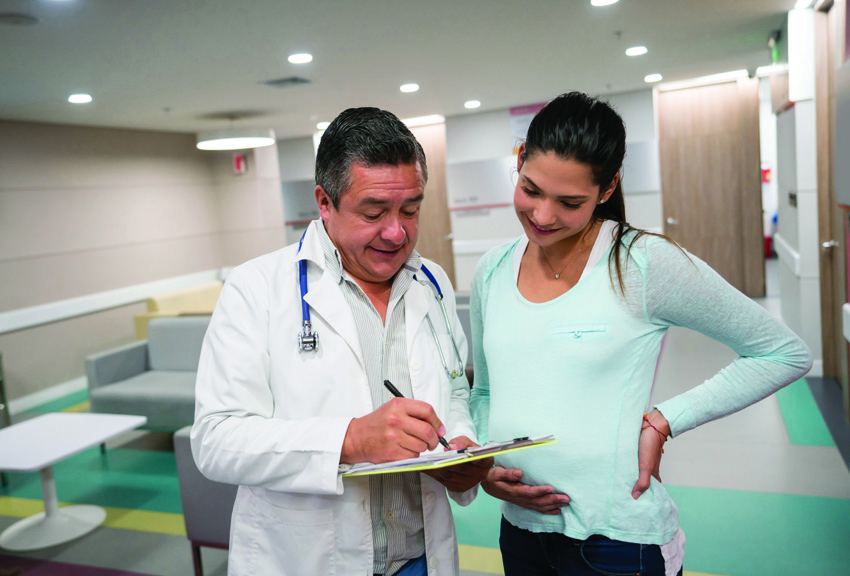Doctor talking to pregnant mom